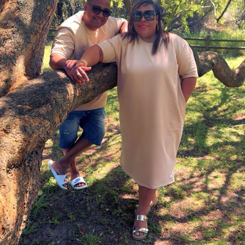 Kamelkleur T-shirt Dresses En Oor-groot T-hemde